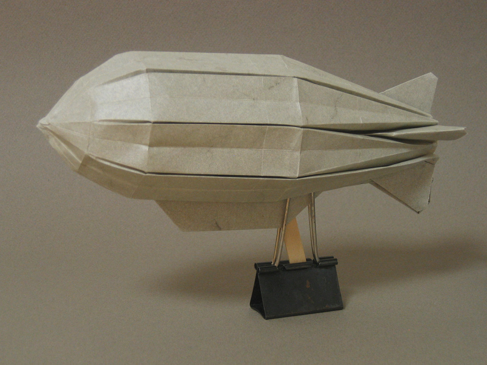 http://zingman.com/origami/oriPics/models2010/zeppelin_06.jpg height=412